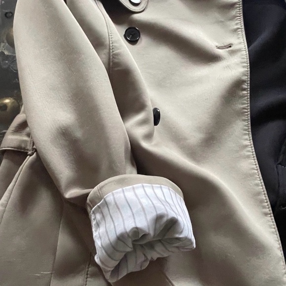ZARA Classic Double-Breasted Tan Trench Coat - Picture 8 of 9